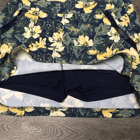 DB Sunday Skort Small Hawaiian Floral Athleisure Blue Yellow Tennis Golf Pockets - Picture 7 of 7